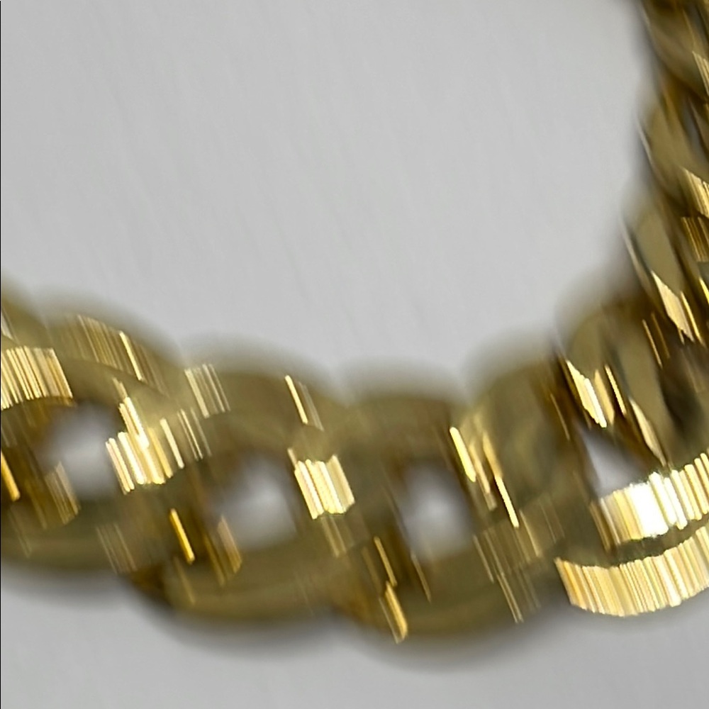 Vintage Chunky Gold Chain Bracelet - Picture 10 of 13